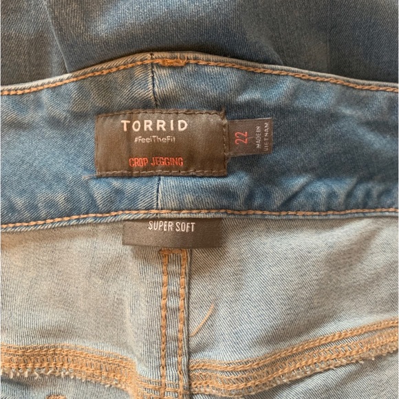 NEVER WORN Torrid 22 Crop Jegging - Super Soft Eco Light Wash - Picture 10 of 15